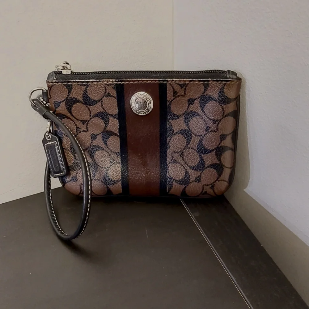 COACH Heritage Stripe Chelsea Wristlet
